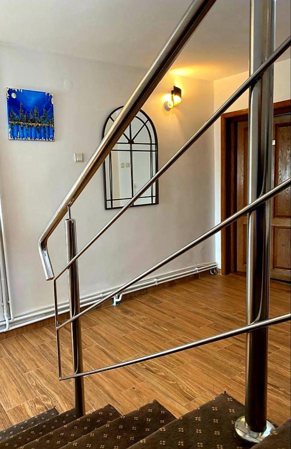 Casa Topazz Târgu Jiu Esterno foto