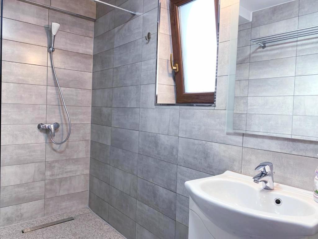 Casa Topazz Târgu Jiu Esterno foto