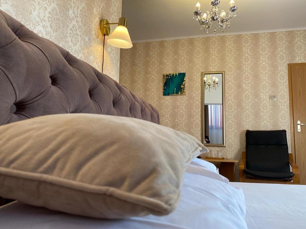 Casa Topazz Târgu Jiu Esterno foto