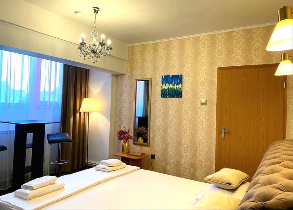 Casa Topazz Târgu Jiu Esterno foto