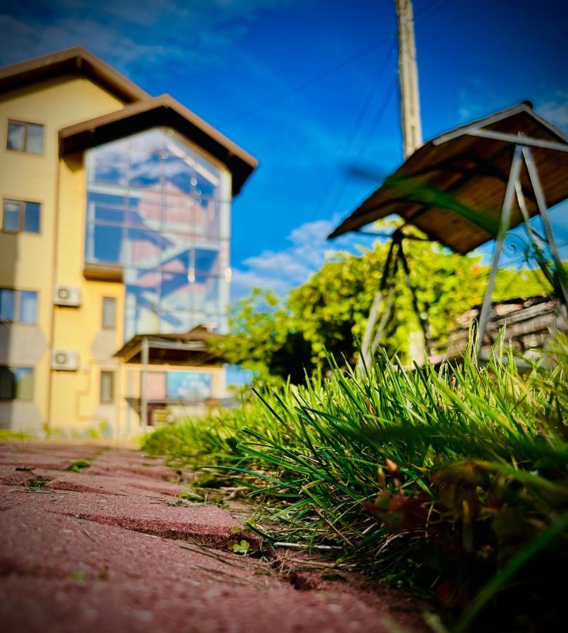 Casa Topazz Târgu Jiu Esterno foto
