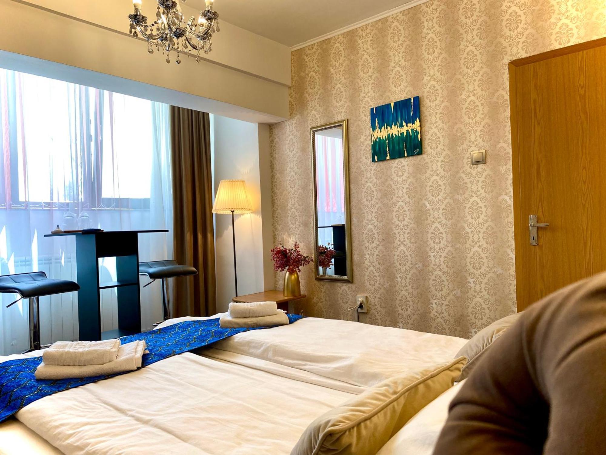 Casa Topazz Târgu Jiu Esterno foto