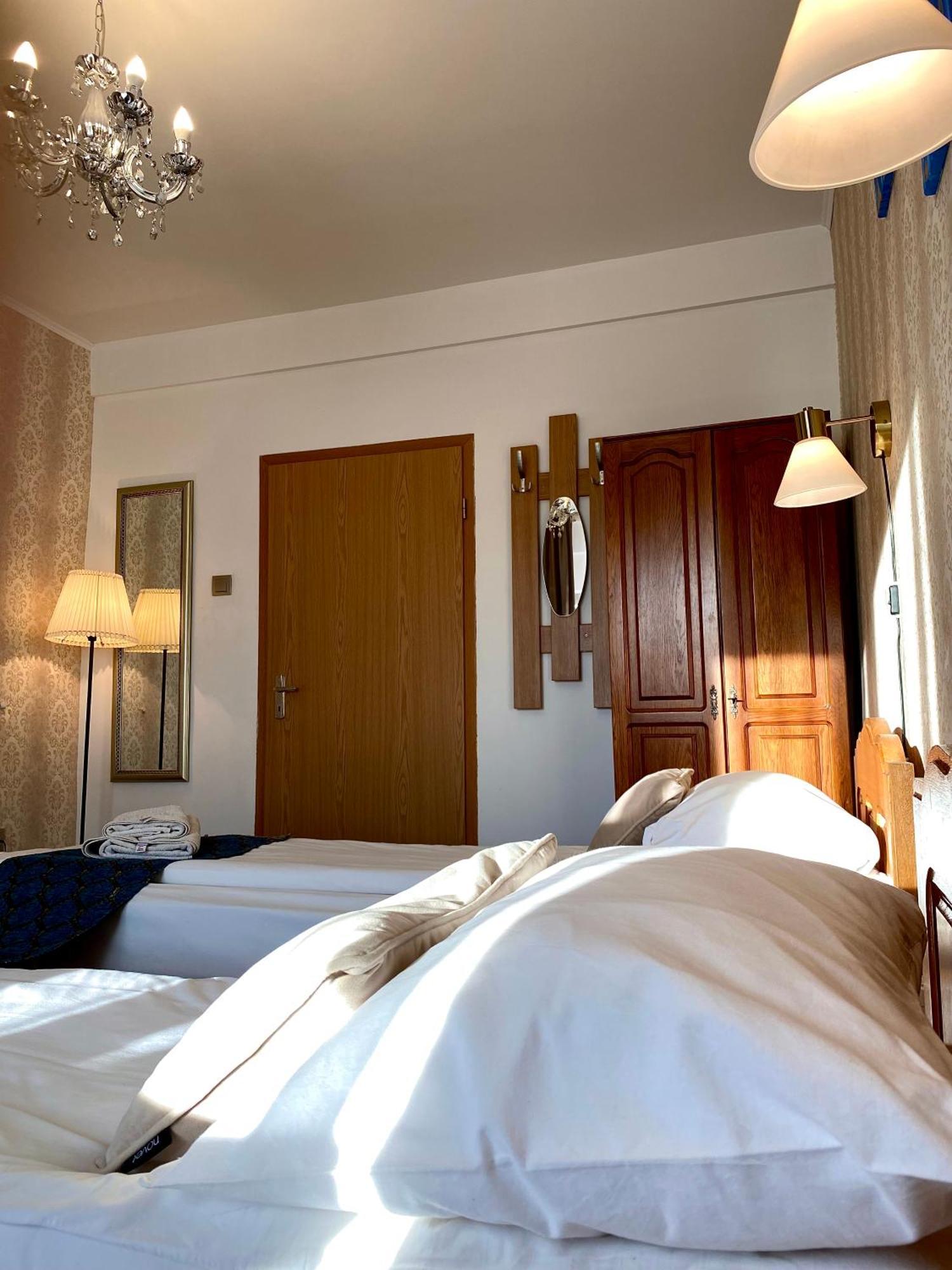 Casa Topazz Târgu Jiu Esterno foto