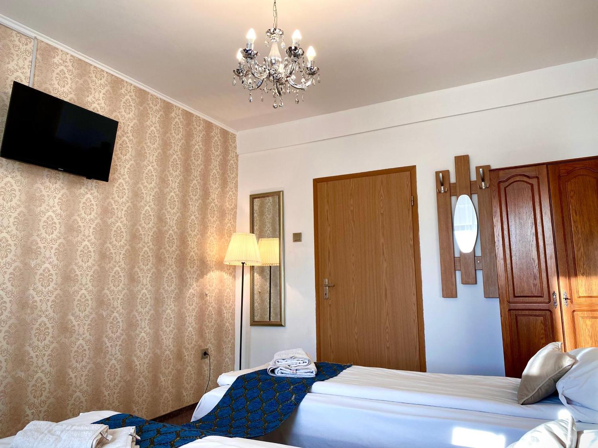Casa Topazz Târgu Jiu Esterno foto